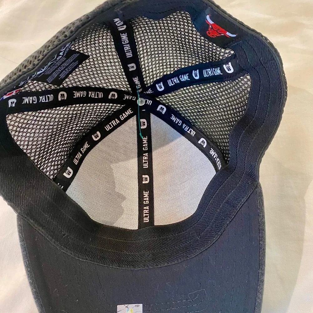 Official Chicago Bulls Baseball Cap - Picture 3 of 3